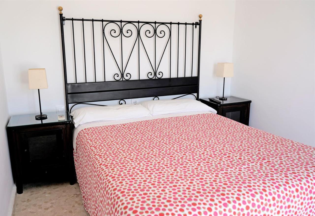 Hostal Trafalgar Barbate Eksteriør billede