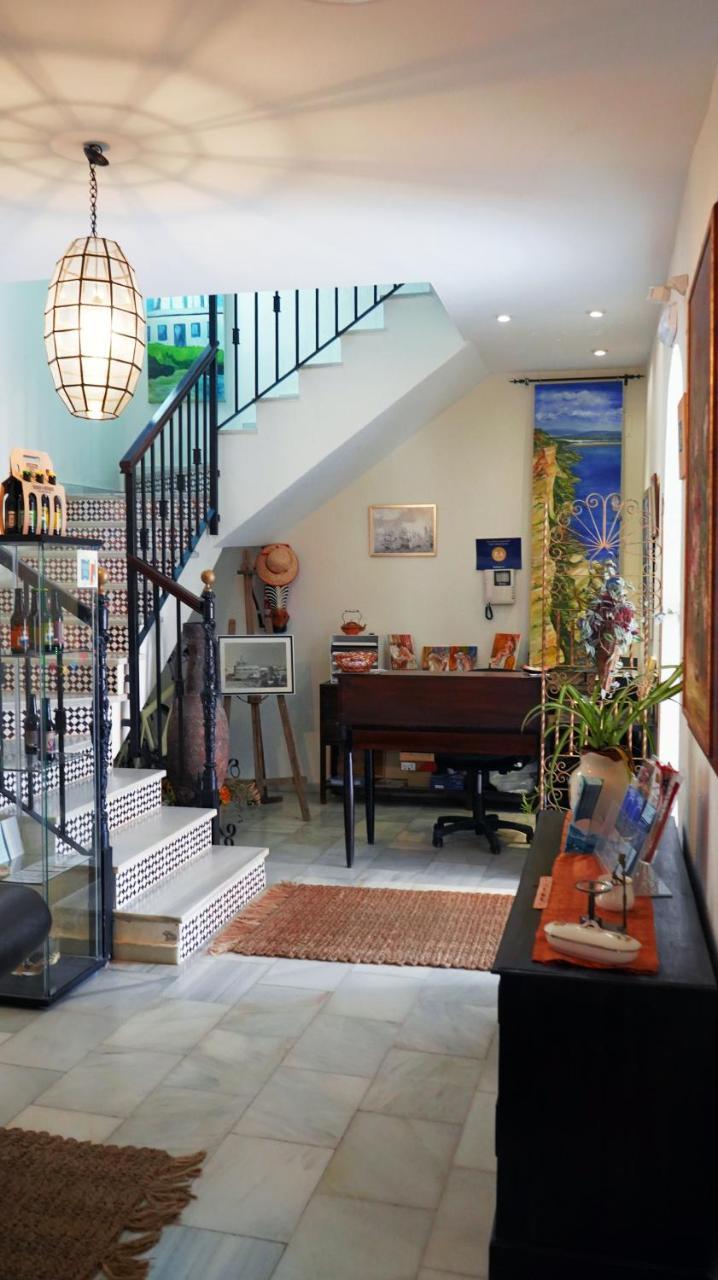 Hostal Trafalgar Barbate Eksteriør billede